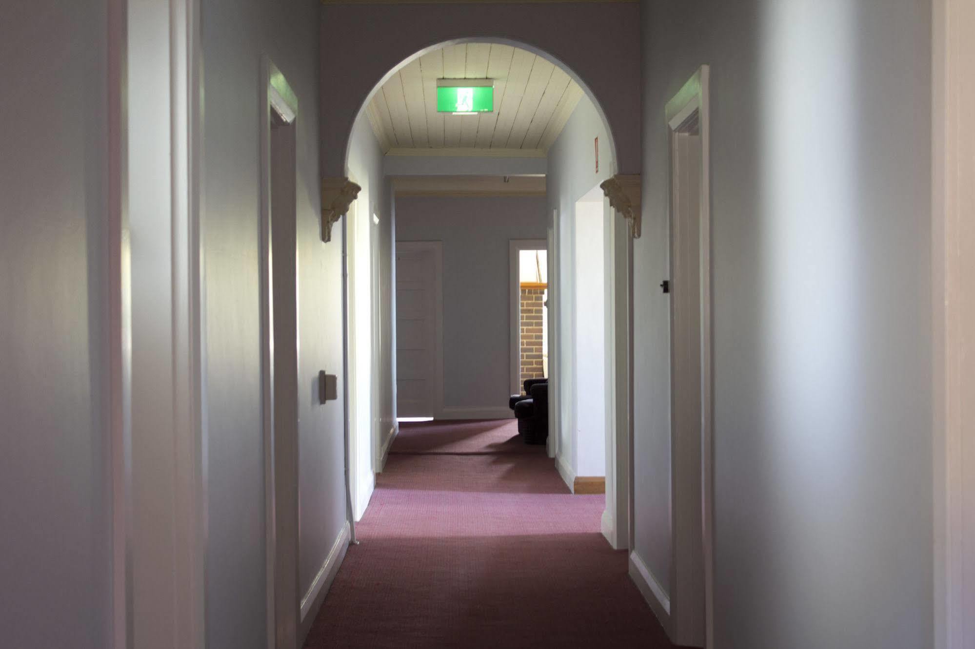 Court House Hotel Boorowa エクステリア 写真