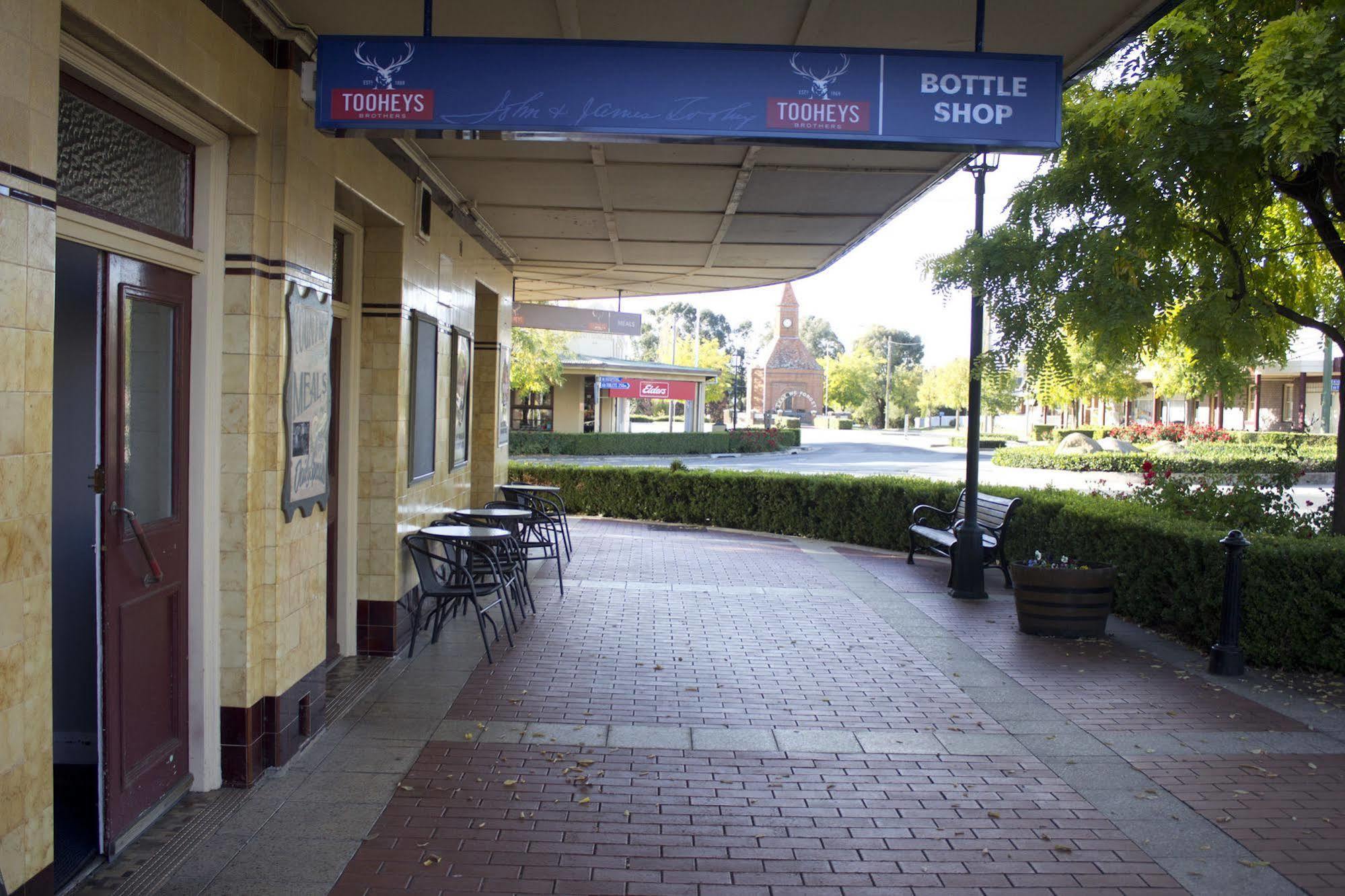 Court House Hotel Boorowa エクステリア 写真